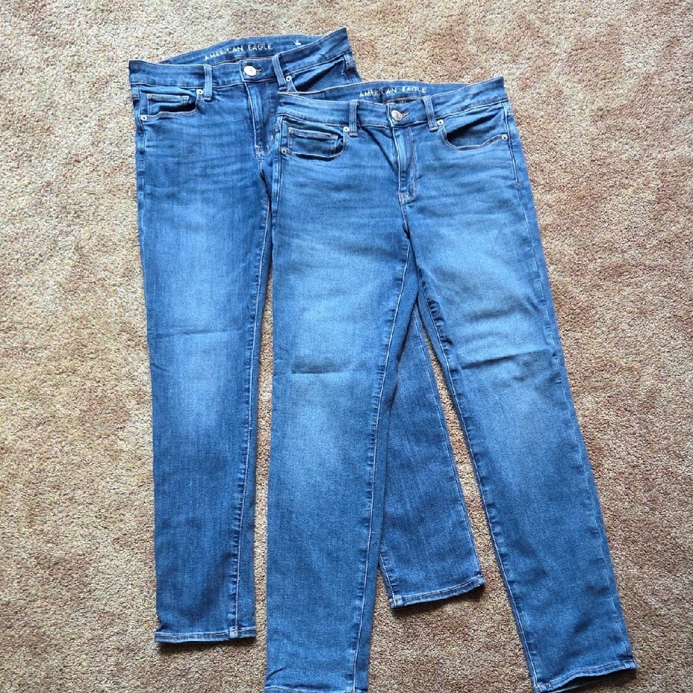 Great Deal!! 2 Pairs of Like New American Eagle Size 6 Skinny Jeans